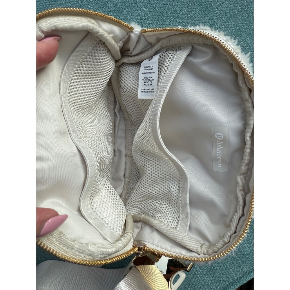Lululemon Everywhere Belt Bag White Fleece Sherpa Gold Hardware Waist Pack 1L - Picture 5 of 6
